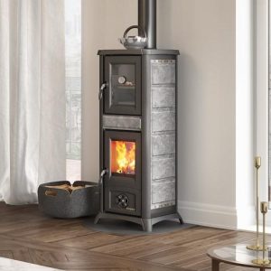 Poêle à bois en faïence avec four LA NORDICA Gemma Forno 7,3 kW – rendement 87,2 %, four 19 L